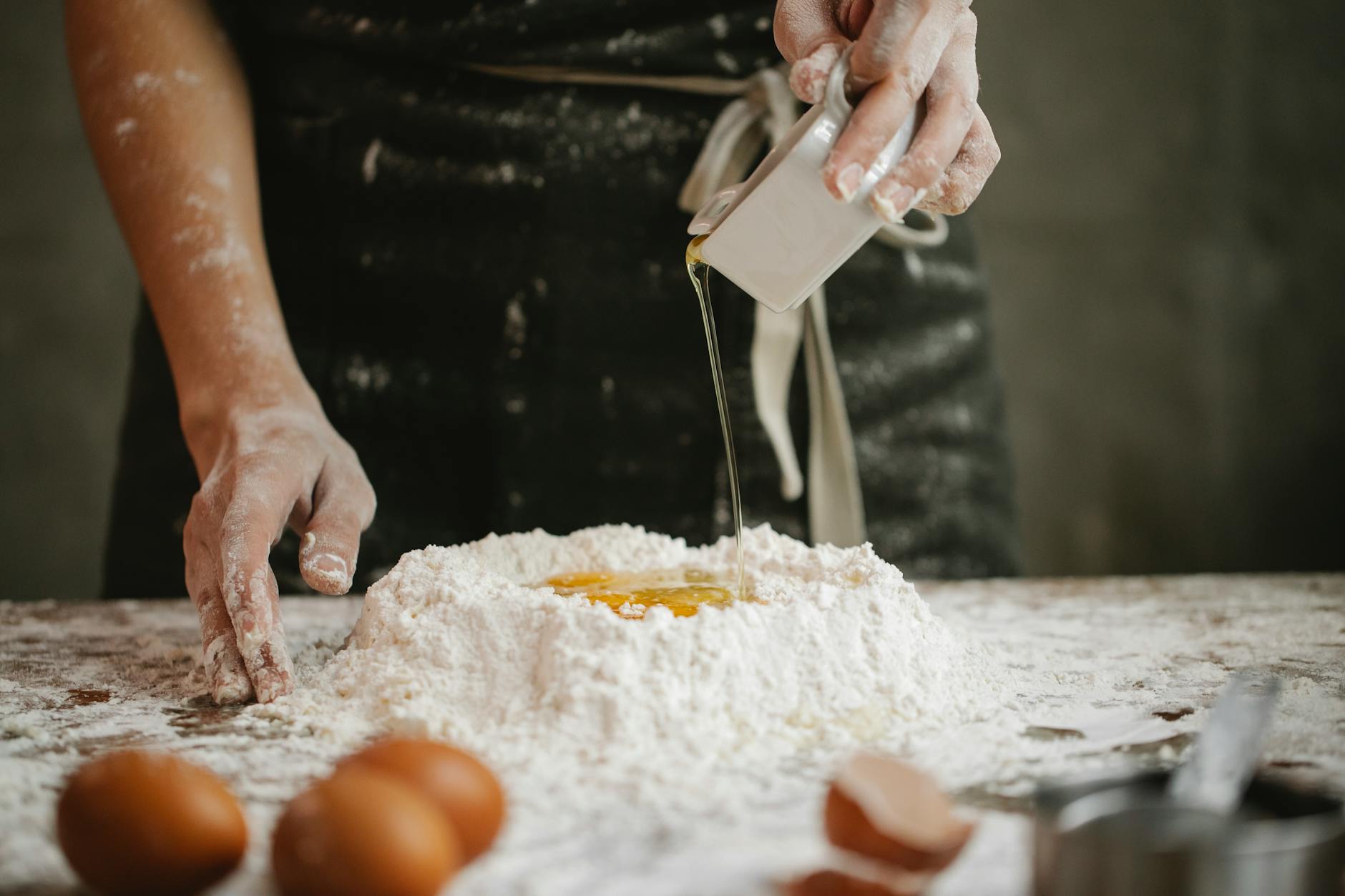Understanding the Chemistry of REDMAN Concentrated Gel Colors in High-Humidity Baking